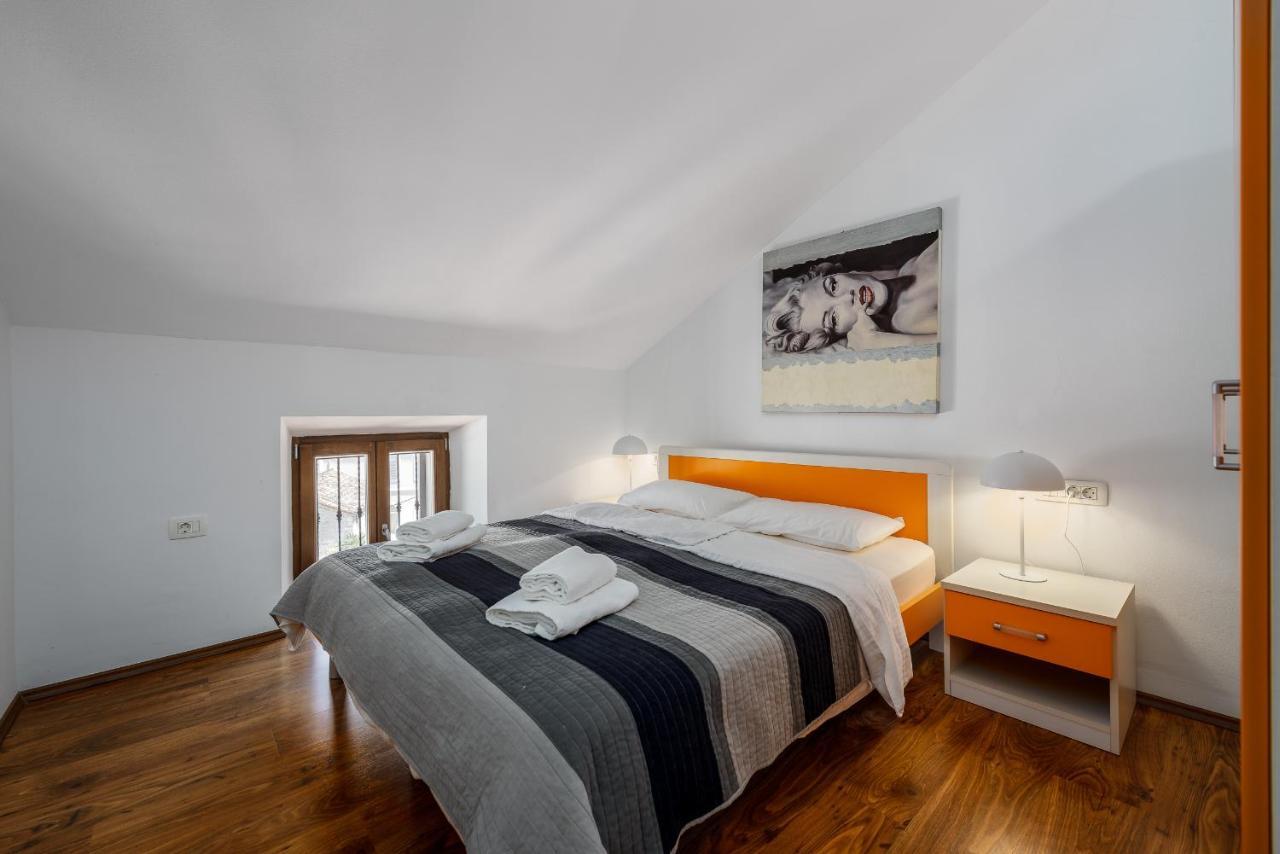 Apartments Dante Umag Exterior photo