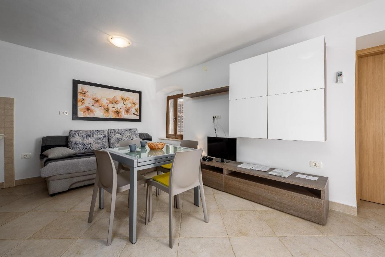 Apartments Dante Umag Exterior photo
