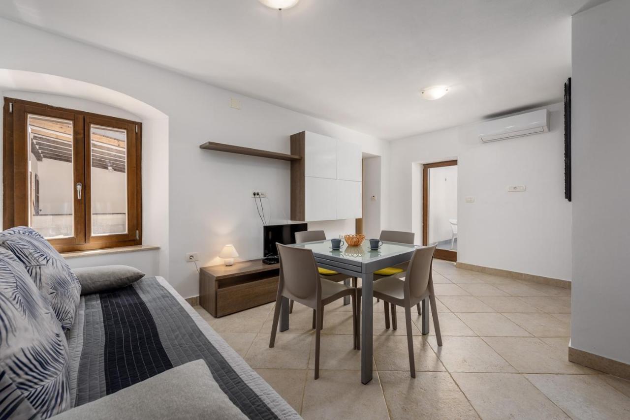 Apartments Dante Umag Exterior photo
